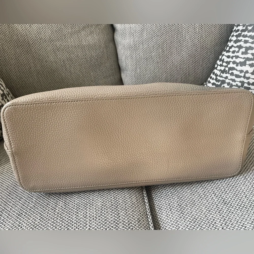 Tory Burch Perry Pebbled Leather Tote in French Gray - Picture 5 of 9